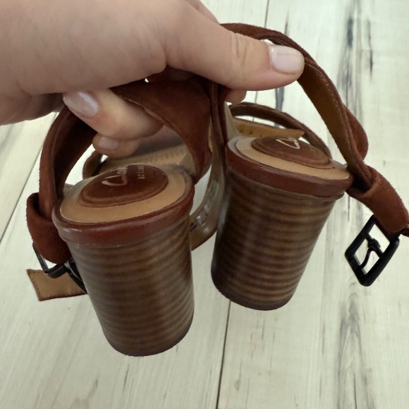 Clarks Artisan Suede Block Heel Sandals Ralene Size 7 - Picture 3 of 5